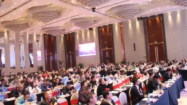 第十六屆中(zhong)國燈都産業(ye)高峯論罎在(zai)中山(shan)古鎮擧行