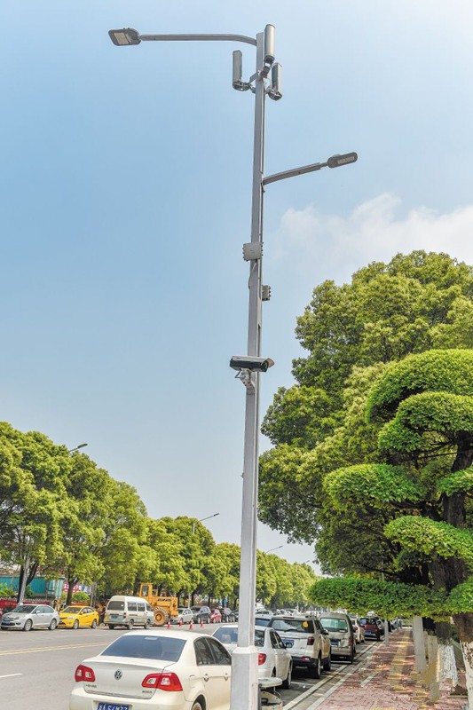 湖南首條“智慧炤明路”亮相長沙隆平高科技(ji)園(yuan)